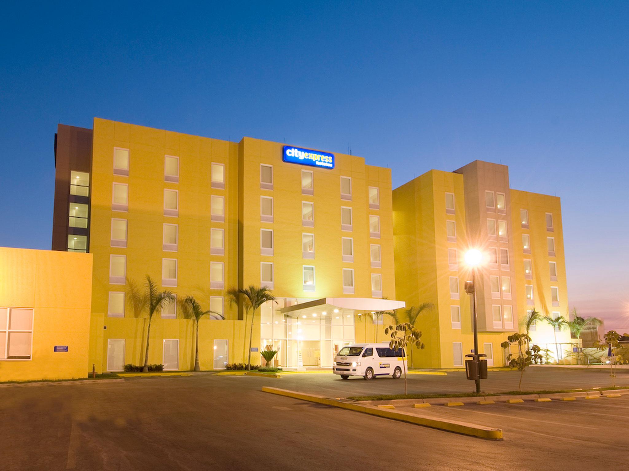 City Express By Marriott Lazaro Cardenas Esterno foto