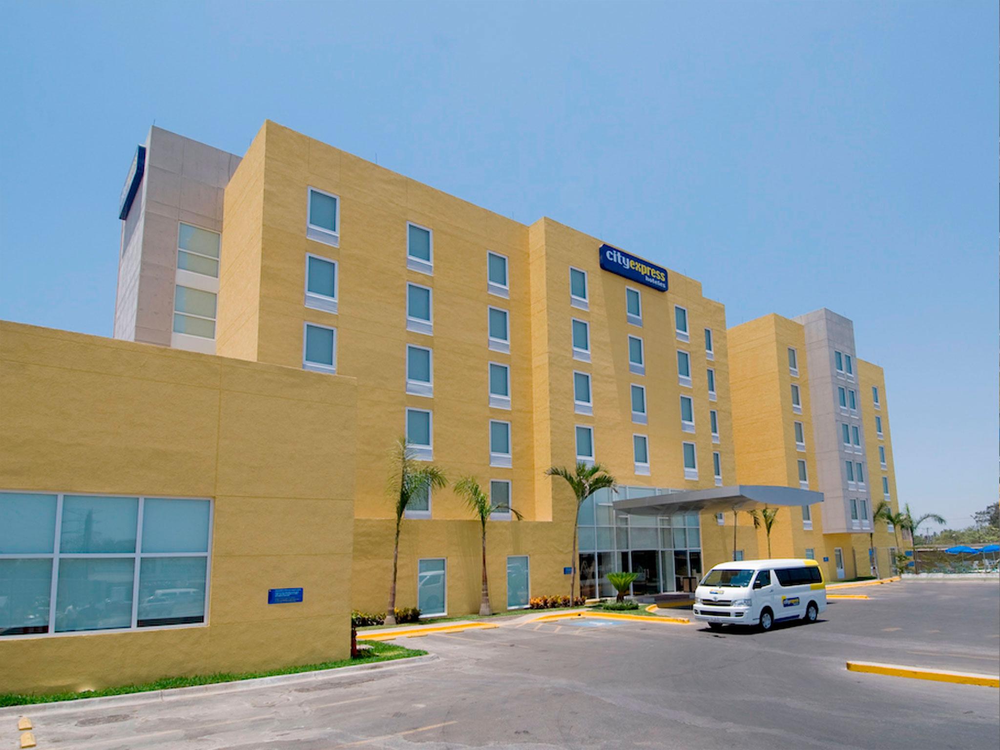 City Express By Marriott Lazaro Cardenas Esterno foto
